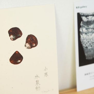 "Shijimi clams"・display. . .at Solo Exhibiition of B-Gallery(Tokyo,Japan) Jan. 25-Feb.4,2018 ・Everyone of the print collectors in Tokyo, please have a look at the exhibition. ・———— 神崎智子・謄写版版画展「描く版画」は1/25-2/4 B- gallery（池袋）にて開催です。・2版刷りのしじみ。これも季節モノの作品です。・また、特別WSでは作品の技法解説&体験が出来ます。要予約です。