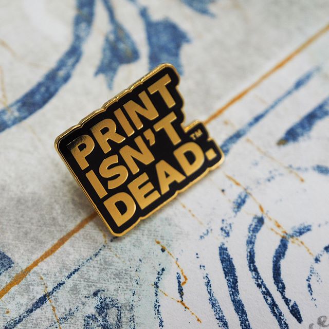 I received my @peopleofprint peopleofprint Gold member pin badge.There are some wonderful articles!https://www.peopleofprint.com/pop/tomoko-kanzaki/#peopleofprint #mimeograph #TomokoKanzaki #printmaking #printisnotdead
